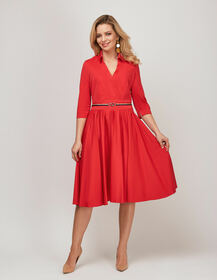Bawełniano- wiskozowa czerwona sukienka z zakładeczkami